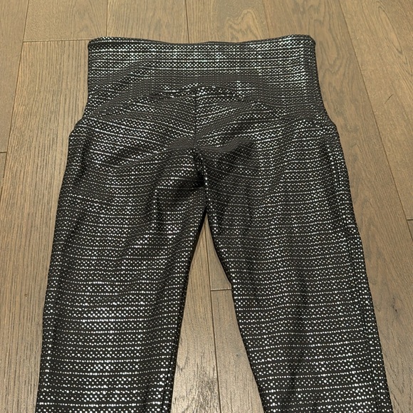Spanx Size M Metallic Dot Print Active 7/8 Nylon High Waisted Legging - Picture 10 of 12